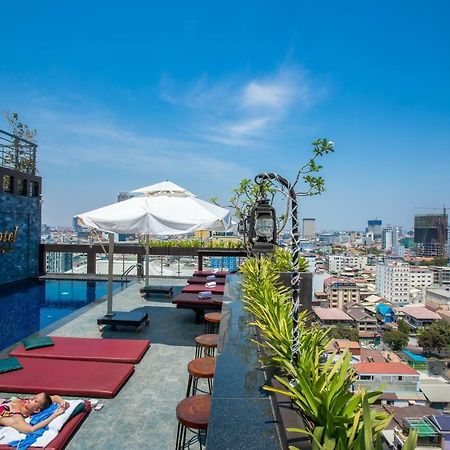 V Hotel Пном Пен Екстериор снимка
