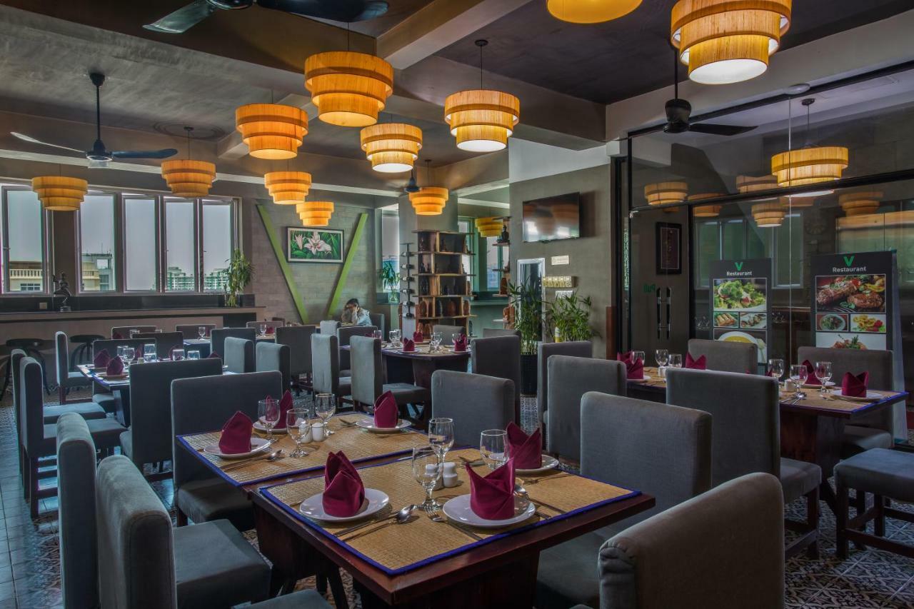 V Hotel Пном Пен Екстериор снимка