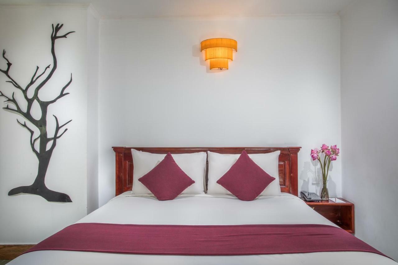 V Hotel Пном Пен Екстериор снимка