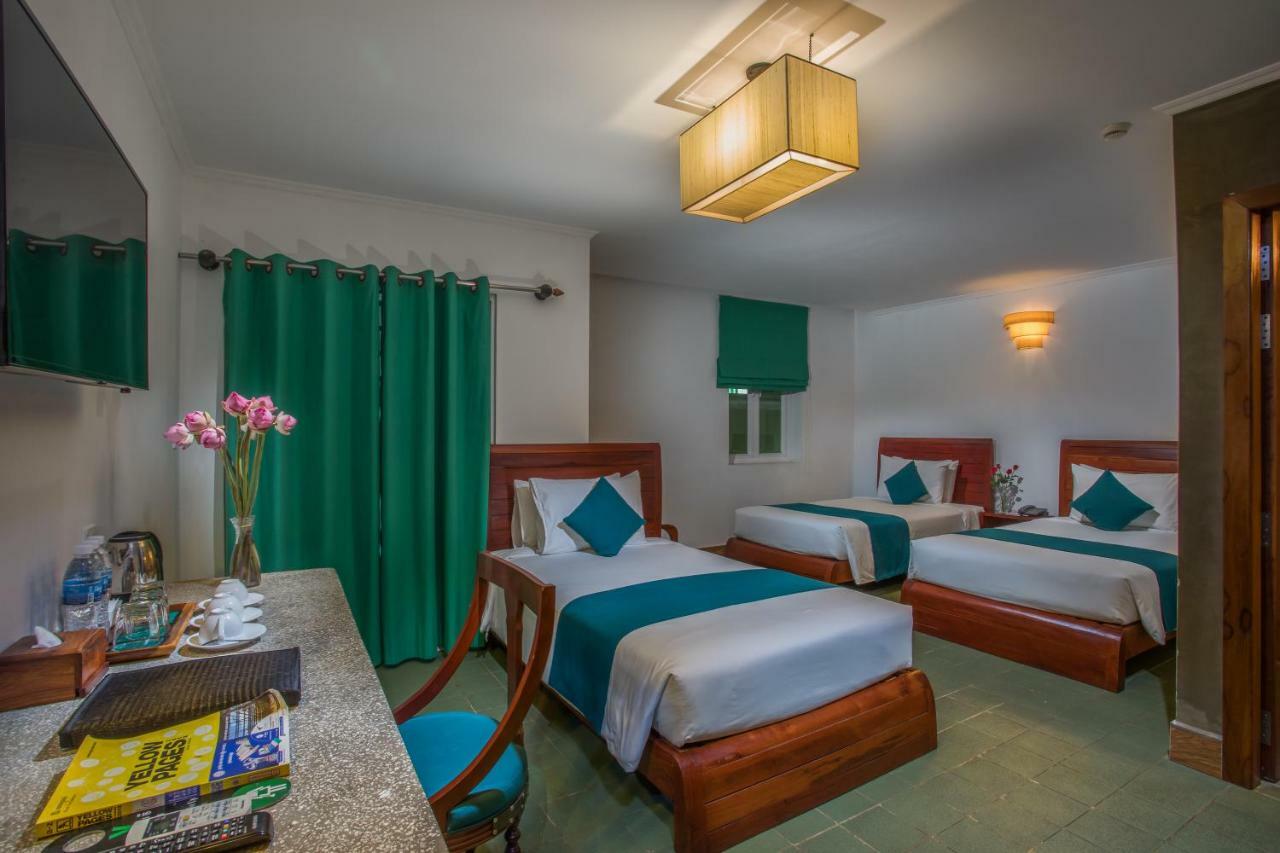 V Hotel Пном Пен Екстериор снимка