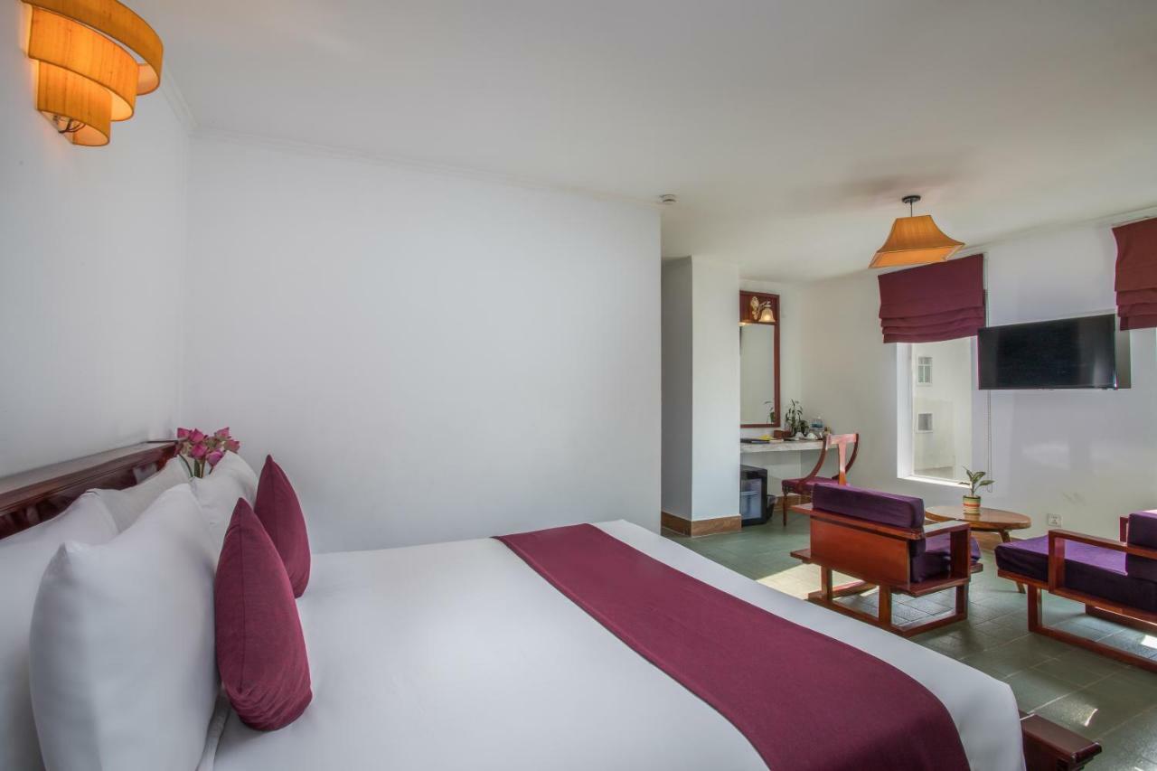 V Hotel Пном Пен Екстериор снимка