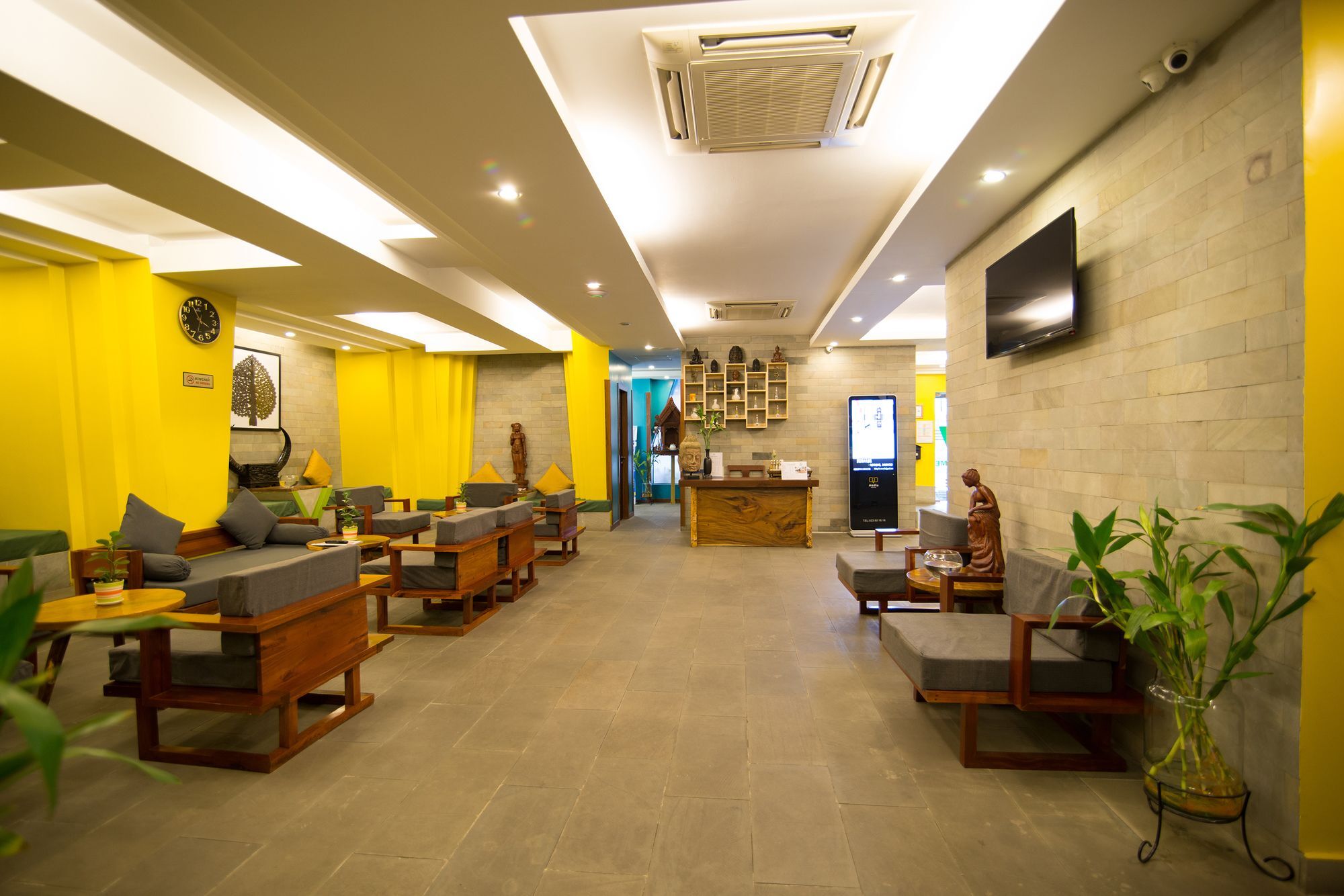 V Hotel Пном Пен Екстериор снимка