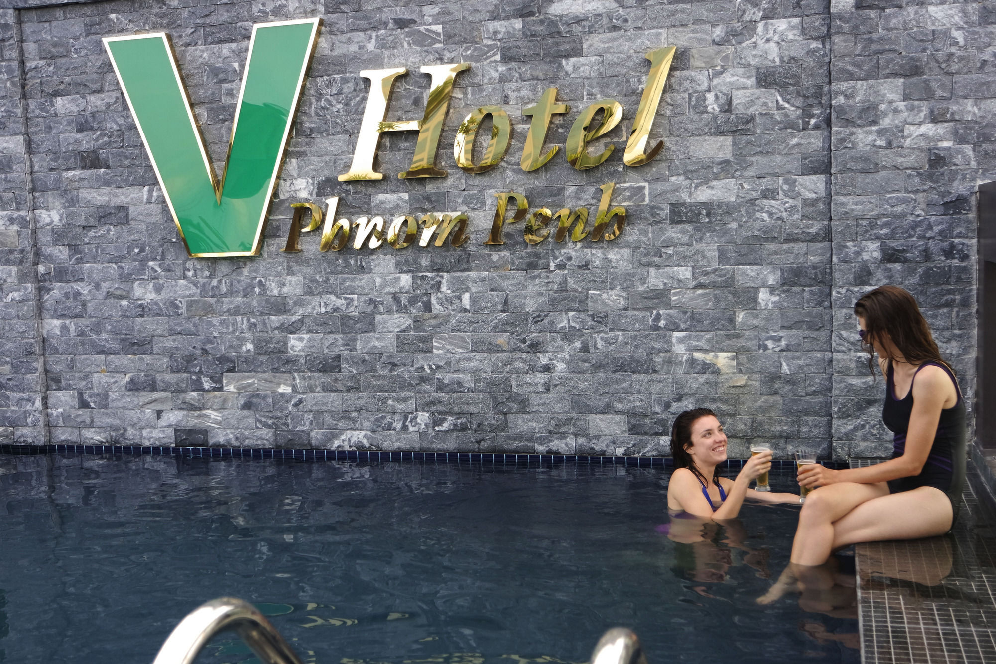 V Hotel Пном Пен Екстериор снимка