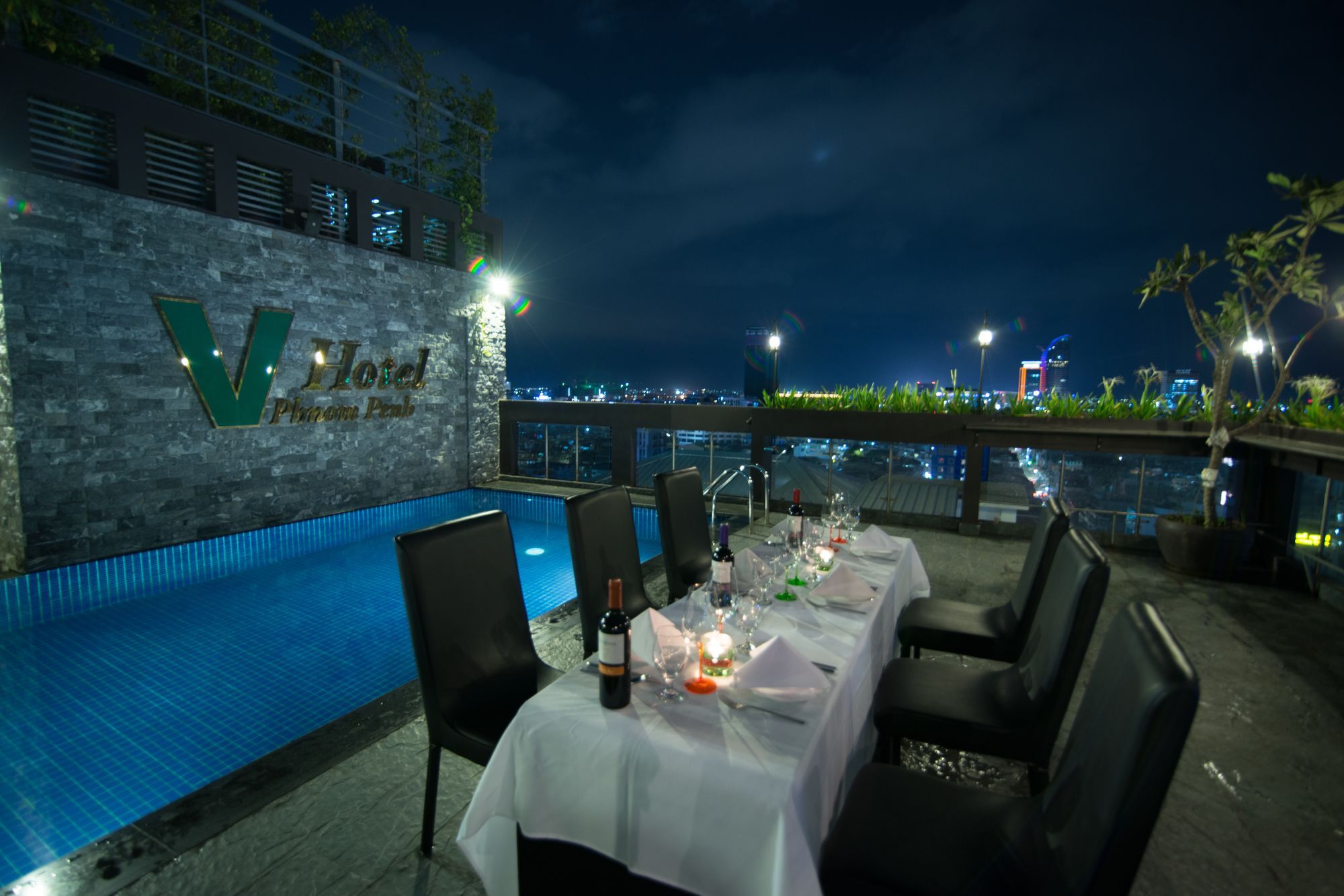 V Hotel Пном Пен Екстериор снимка