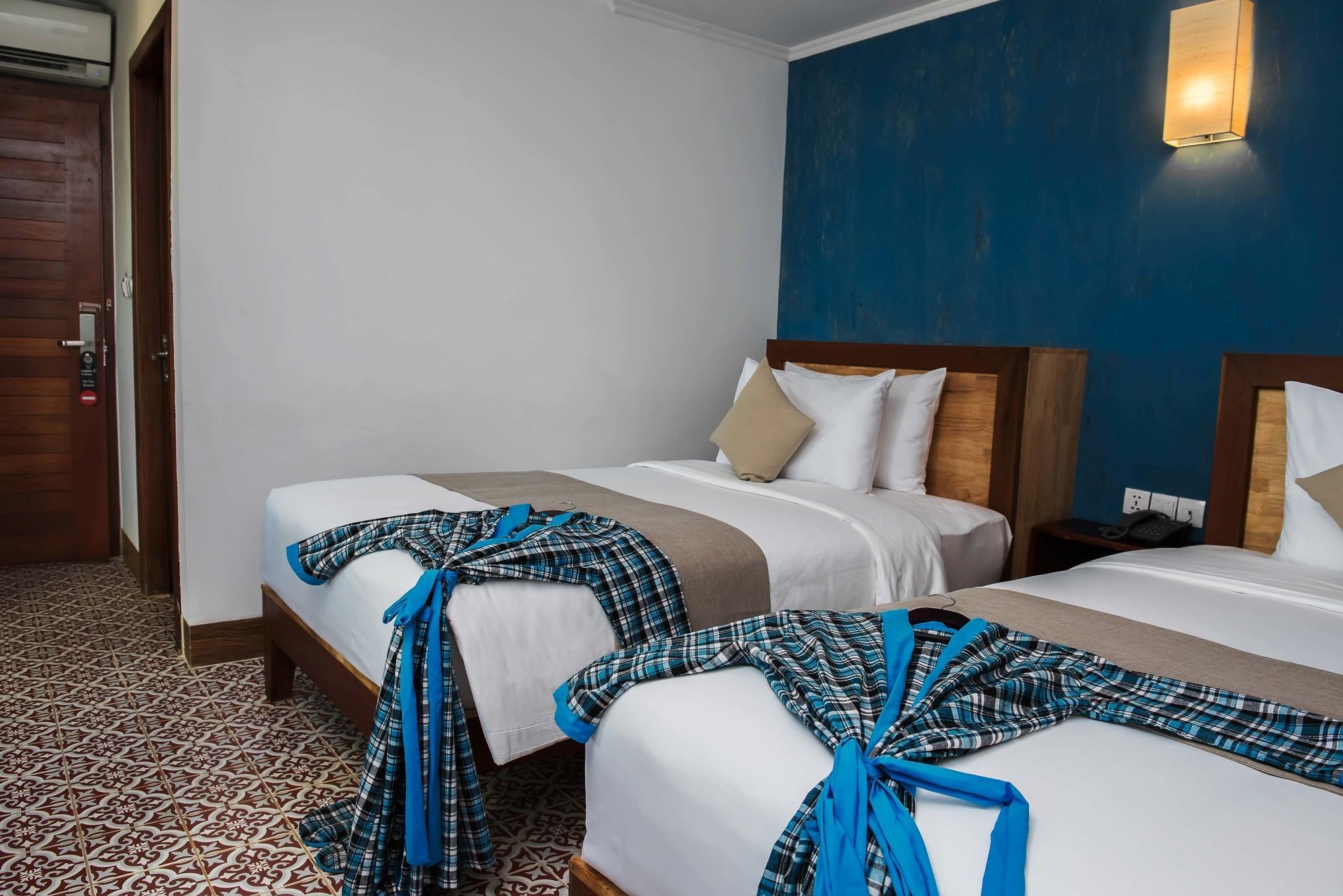 V Hotel Пном Пен Екстериор снимка
