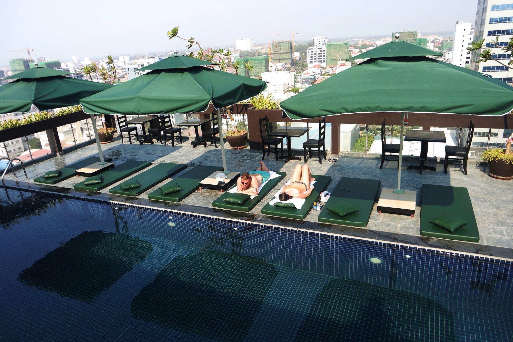V Hotel Пном Пен Екстериор снимка