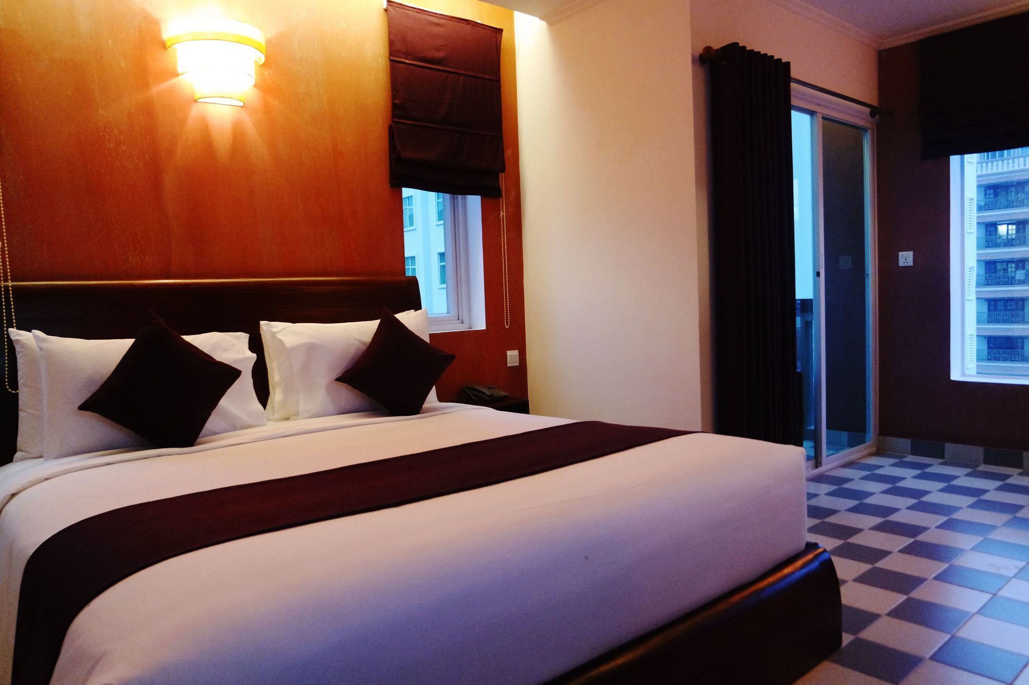 V Hotel Пном Пен Екстериор снимка